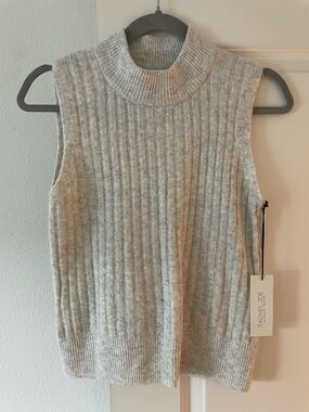NWT Rachel Zoe Light Heather Gray Ribbed Mock Neck Sweater Vest